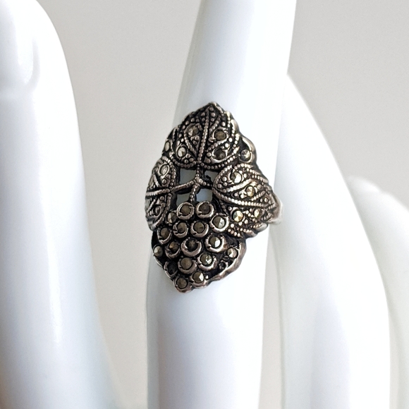 Small Sterling and Marcasite Art Nouveau Ring Sz 4.75 - Picture 5 of 10
